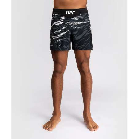 UFC fusion Venum authentic fight night shorts noir blanc